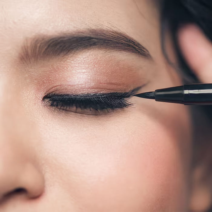 Do Eyes Look Bigger with Eyeliner on Top or Bottom? - Brittany Cosmetics