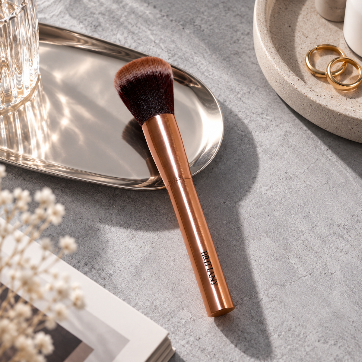 Achieve Flawless Skin with Our Luxurious Finishing Powder Brush for a Perfect Makeup Routine