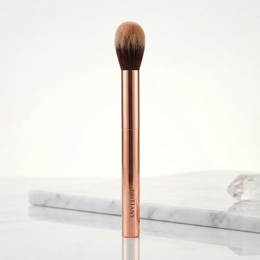 Flawless Highlight Brush: Elevate Your Glow with Effortless Precision