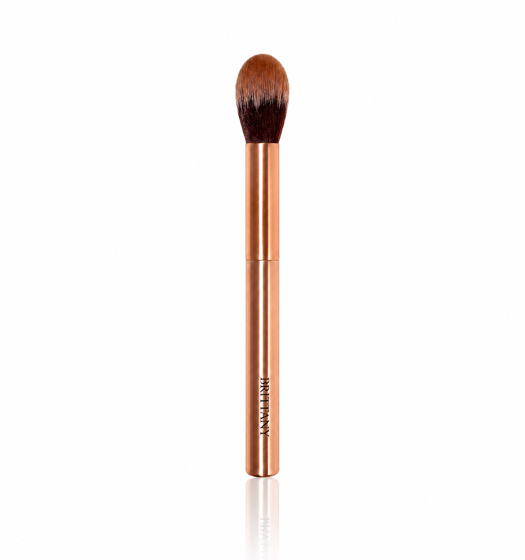 Flawless Highlight Brush: Elevate Your Glow with Effortless Precision
