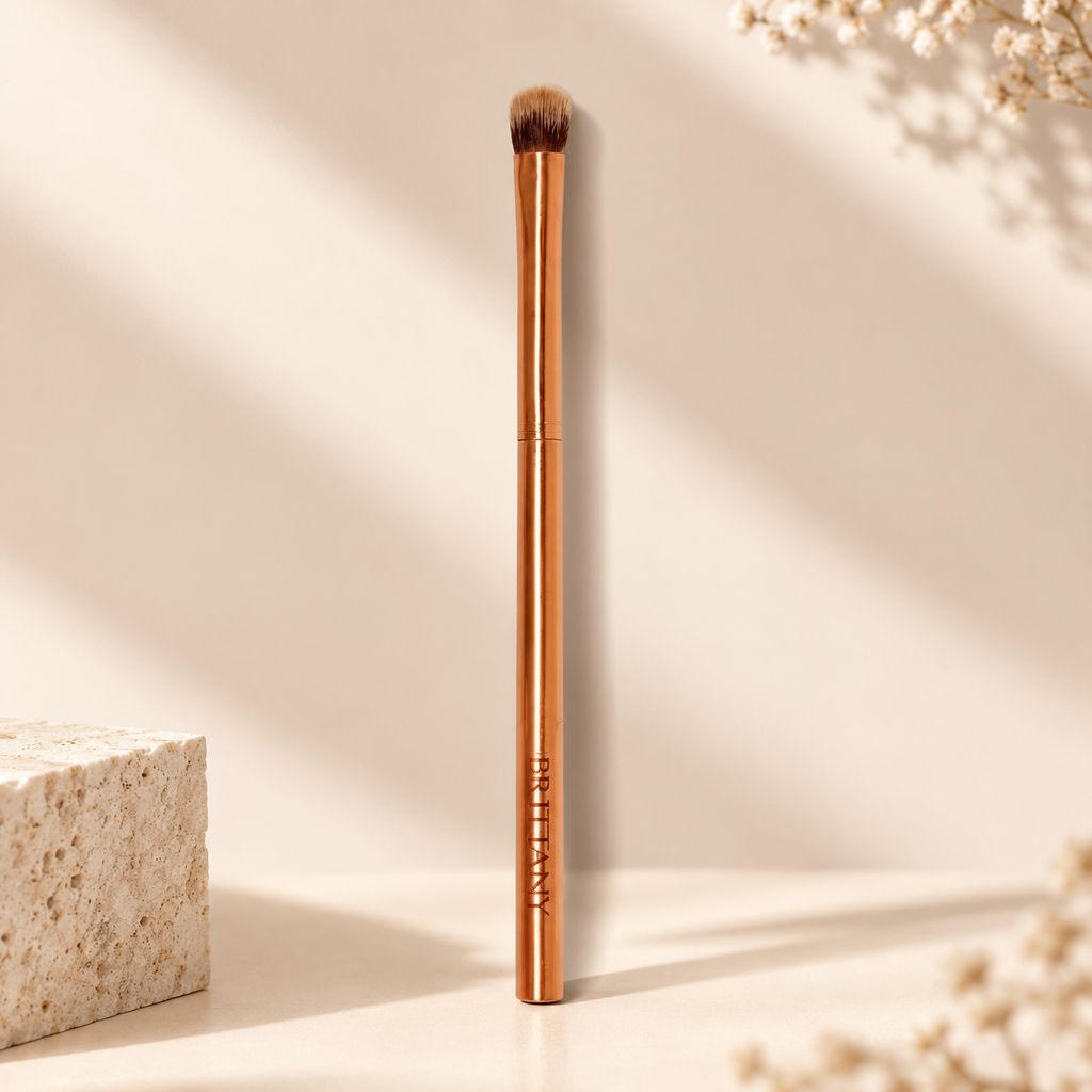 Large Eye Shadow Brush for Effortless Eye Looks