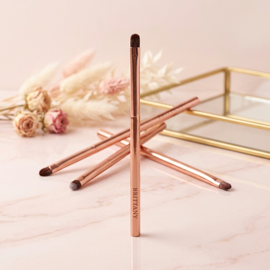 Achieve Flawless Makeup with the Precision Eye Detail Brush